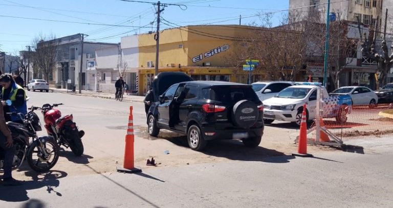 Una Camioneta Y Una Motocicleta Colisionaron En Avenida San Mart N