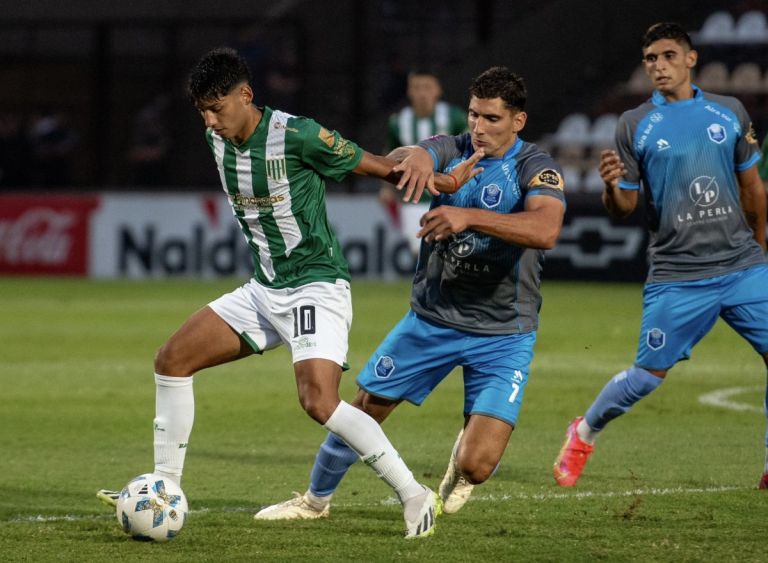 El Club Ciudad de Bolívar hizo su presentación en Copa Argentina y