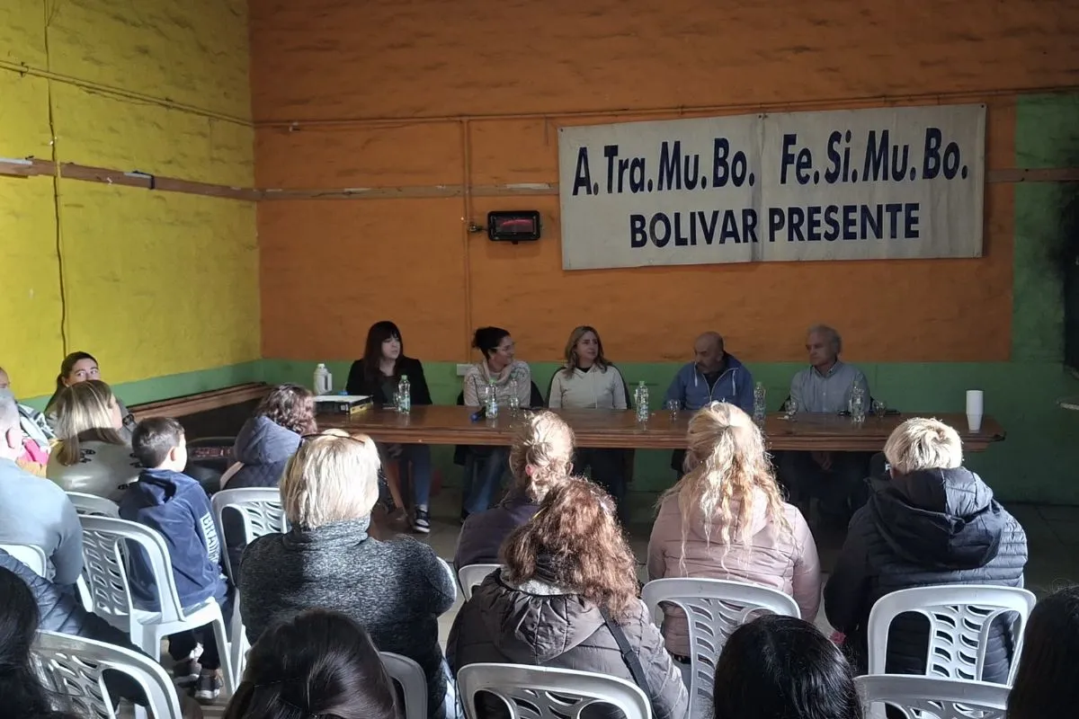 Reunión en Atramubo con concejales de la oposición por los sueldos municipales