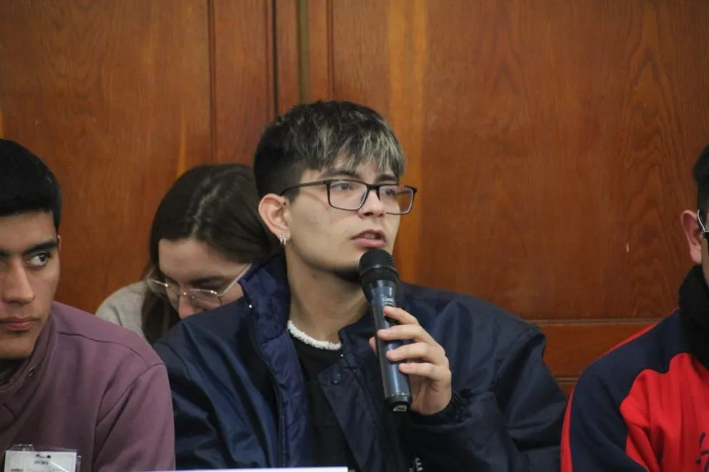 Estudiantes de escuelas secundarias de Bolívar debatieron en la etapa distrital del Parlamento Juvenil