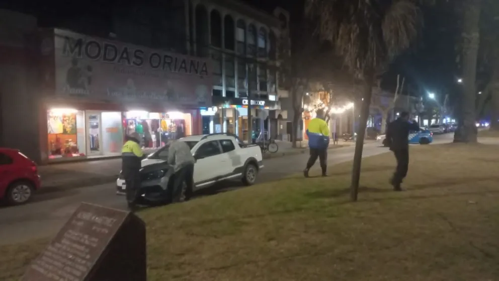 Un menor de edad fue embestido por una camioneta en pleno centro