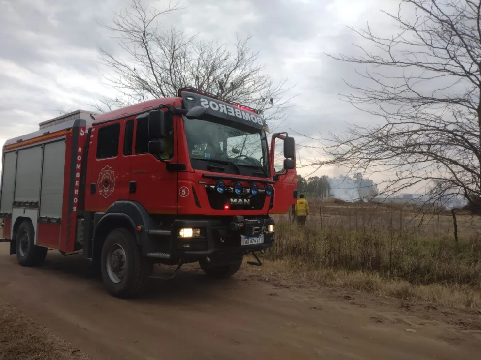 Bomberos acudió a un principio de incendio de ramas en calle Rebución