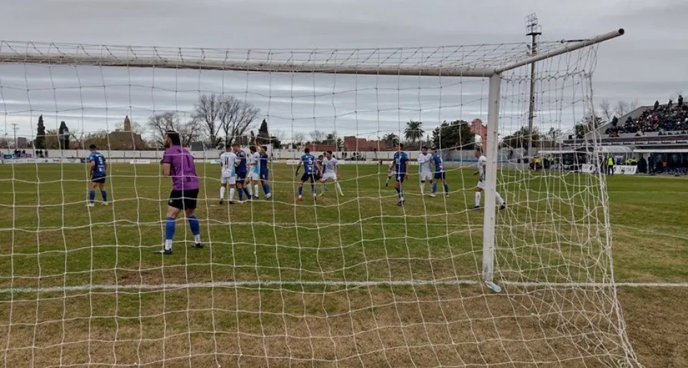 El Club Ciudad de Bolívar fue superior pero no pudo con Argentino de Monte Maíz 