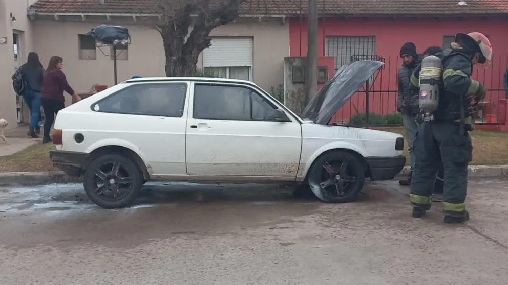 Se registró un principio de incendio vehicular en calle Larrea