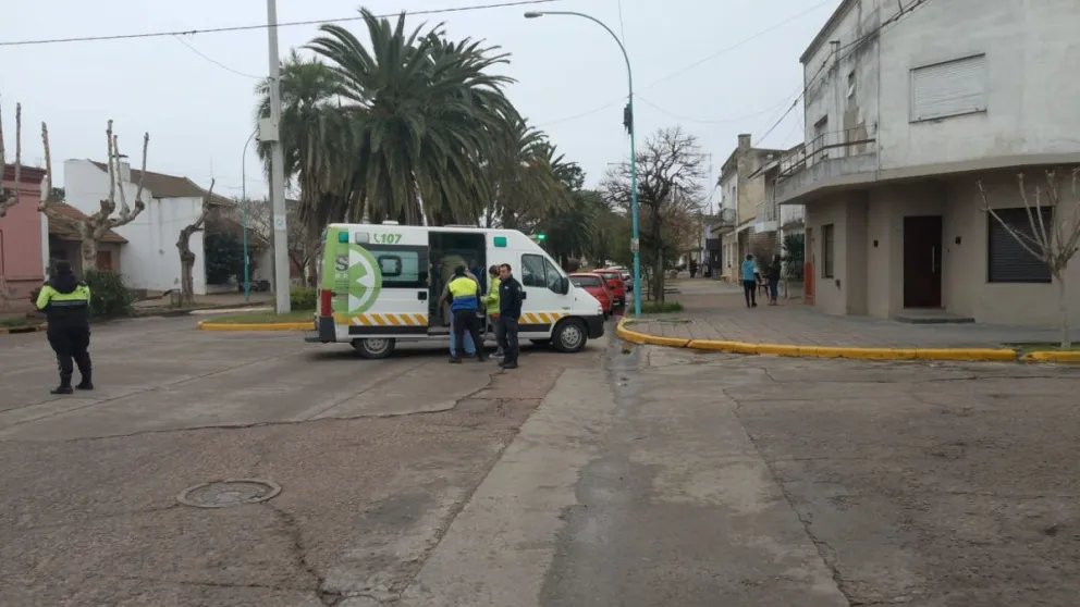 Un hombre que circulaba en bicicleta fue embestido por un automóvil en avenida Venezuela