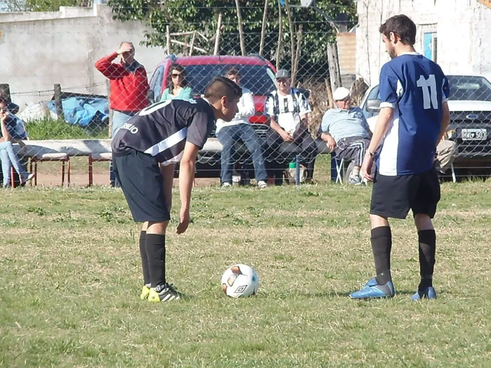 Para equiparar el torneo de Fútbol Rural Recreativo, se disputa un solo enfrentamiento 