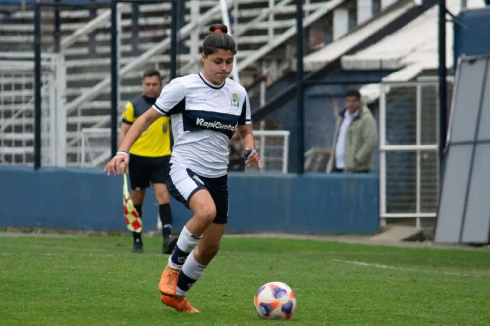 Melanie Berdesegar vive un presente soñado en Gimnasia: “Poder defender esta camiseta es un privilegio”