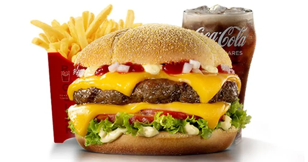 Afiliados a PAMI tienen descuentos en hamburguesas de Mostaza: cómo acceder al beneficio