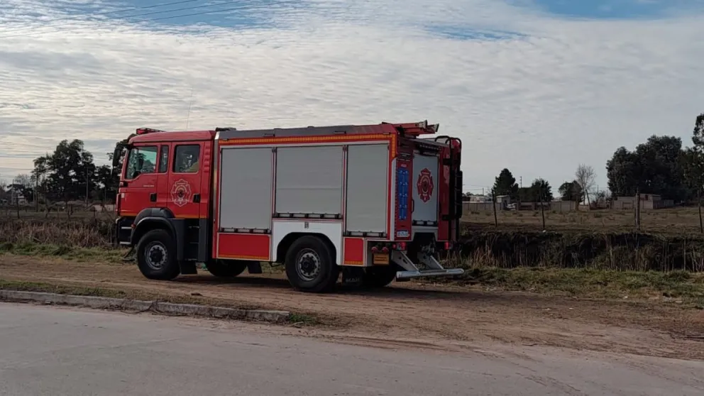 Bomberos Voluntarios trabajaron en un incendio en barrio Villa Diamante