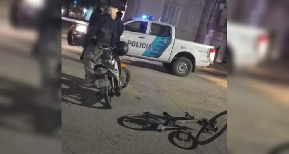 Una menor fue hospitalizada tras colisionar con una moto