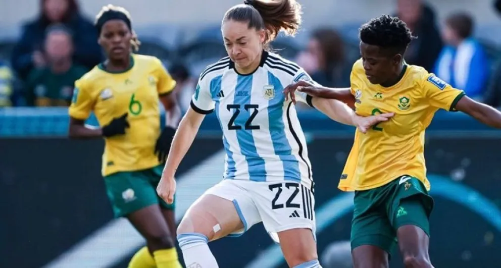 Argentina logró el empate y todavía sueña con la clasificación a octavos