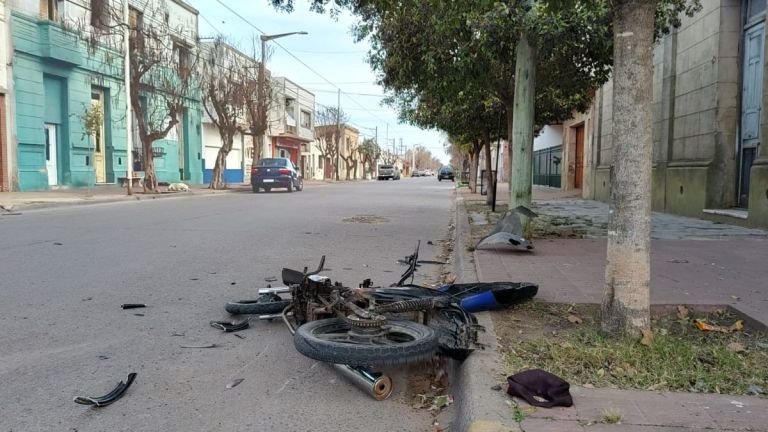 Dos motociclistas hospitalizados tras un fuerte choque en el centro ...