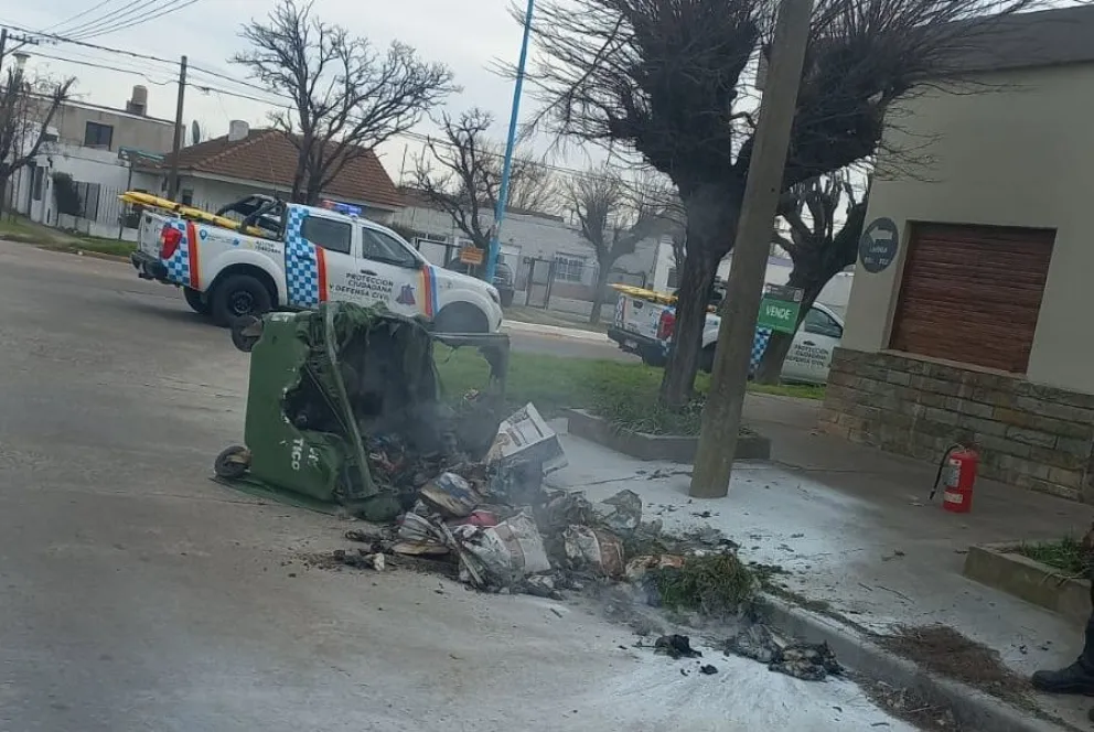 Incineraron un contenedor de residuos y el municipio lo repudió: "Atentan contra la política ambiental"