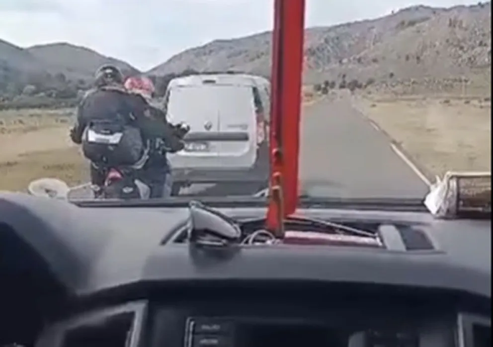 Imprudencia al volante: el video de una camioneta que casi provoca una catástrofe en la ruta