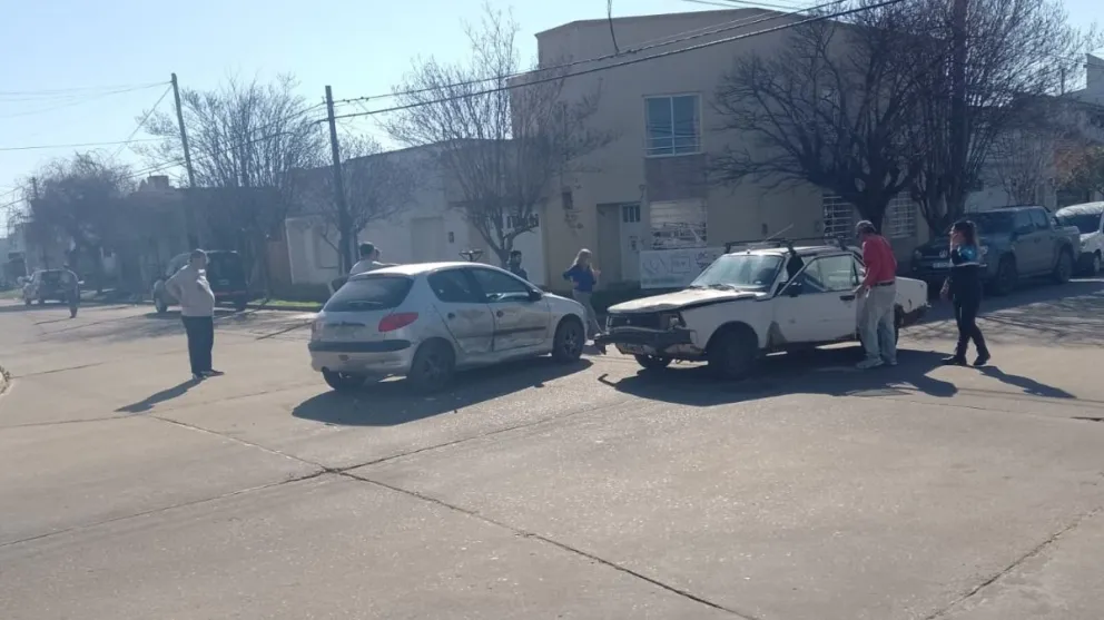 Dos personas fueron asistidas por el SAME tras una colisión vehicular