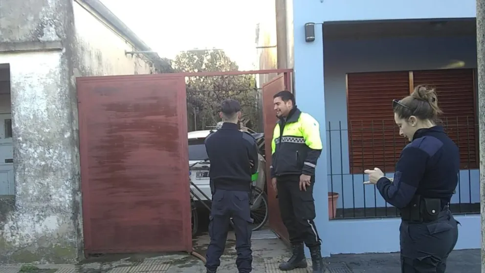 Se produjo un incendio en el terreno de una vivienda en calle Chiclana