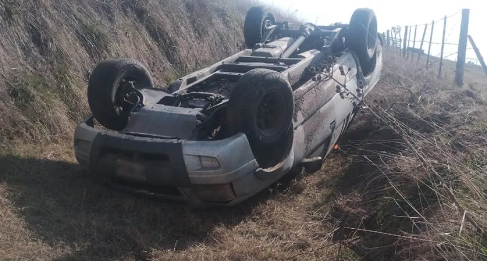 Volcó una camioneta en la que se encontraba una niña menor de edad