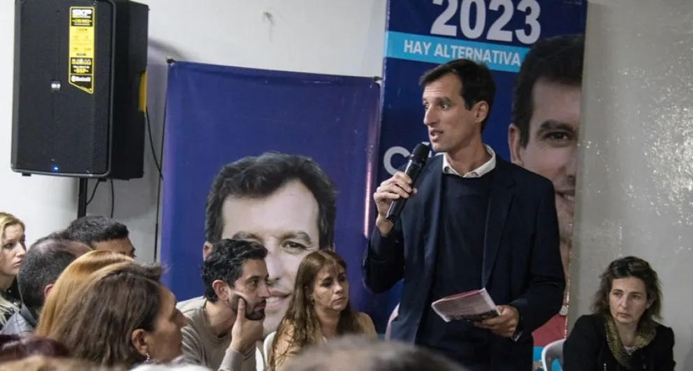 César Pacho presentó su plataforma electoral en el club Casariego