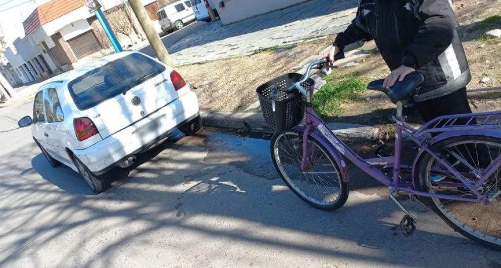 Un auto y una bicicleta protagonizaron un accidente en avenida General Paz y Quintana 