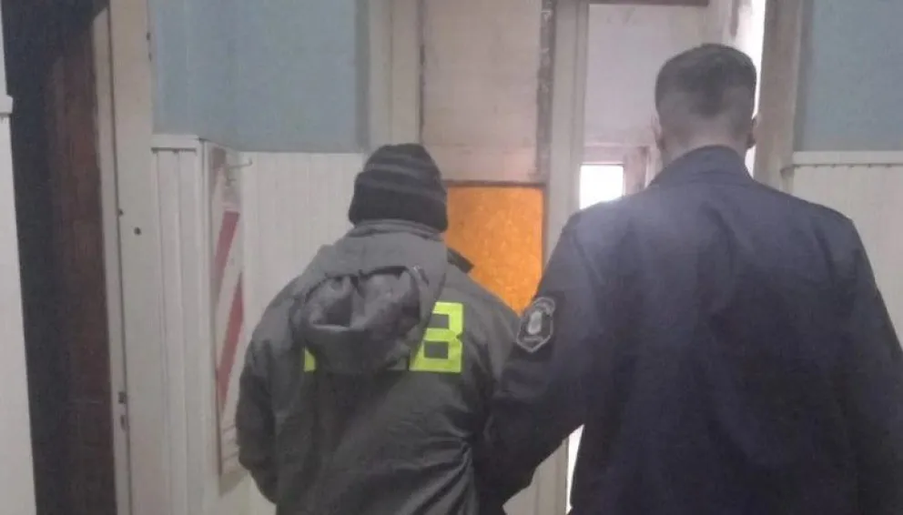 Un hombre que era buscado en Bolívar, se entregó y quedó detenido