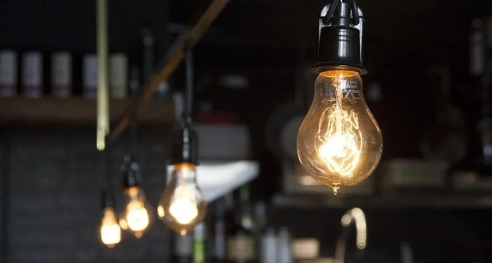 El Gobierno anunció un nuevo aumento en la factura de la luz tras la devaluación