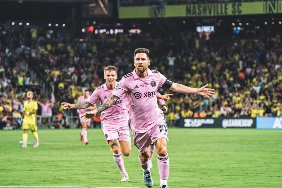 Lionel Andrés Messi se convirtió en el futbolista con más títulos de la historia