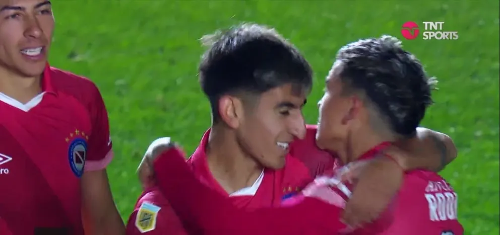 Alan Lescano debutó en Argentinos y mostró su calidad en el Diego Armando Maradona