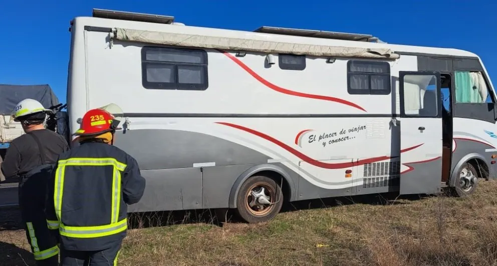 Ruta 65: intensa humareda de un motorhome motivó la asistencia de Bomberos Voluntarios