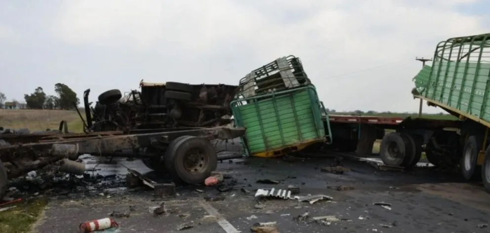 Ruta 51: dos camioneros perdieron la vida tras un choque frontal cerca de Loma Negra
