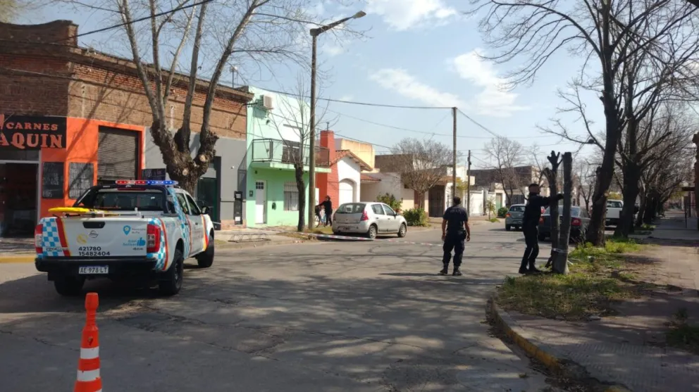 Un peatón resultó hospitalizado tras ser embestido por un automóvil