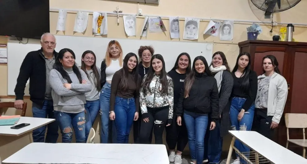 Estudiantes crearon una web con toda la oferta médica tecnológica que ofrece Bolívar