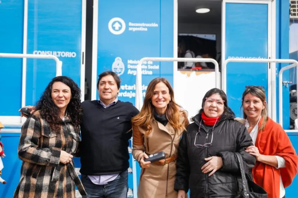 La ministra Victoria Tolosa Paz visitó la ciudad de Daireaux y estuvo de recorrida por la zona