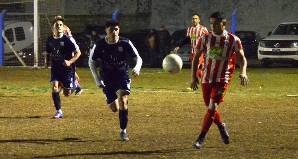 Sobre el final, Empleados se quedó con los tres puntos del clásico 