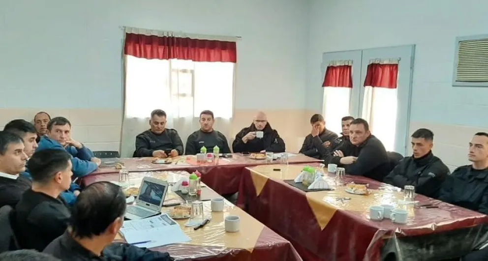 Agentes de la Unidad 17 participaron de una charla sobre género y masculinidades