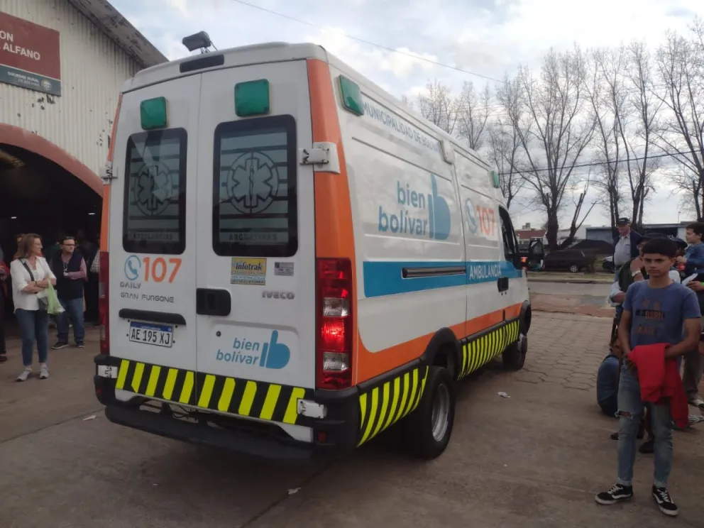 Un jinete fue derivado al hospital tras caer del caballo: la particular reacción del público