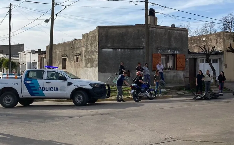 Un motociclista resultó hospitalizado tras un accidente en Falucho y Dorrego