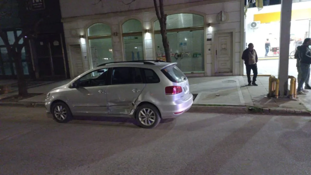 Dos vehículos protagonizaron una fuerte colisión sobre avenida San Martín