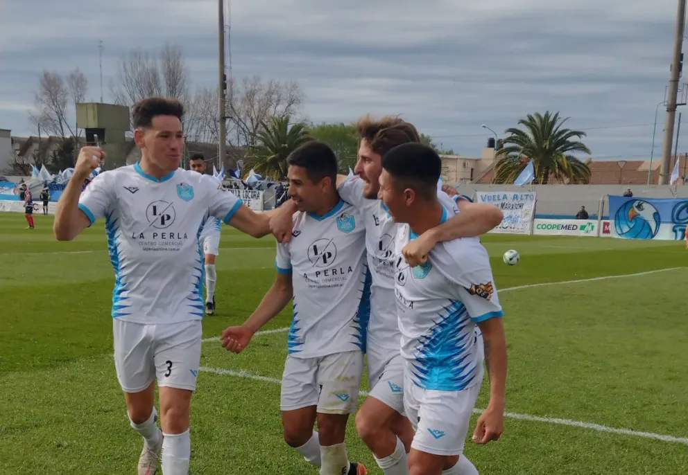 El Club Ciudad de Bolívar goleó y extiende su buen momento en el Torneo Federal A