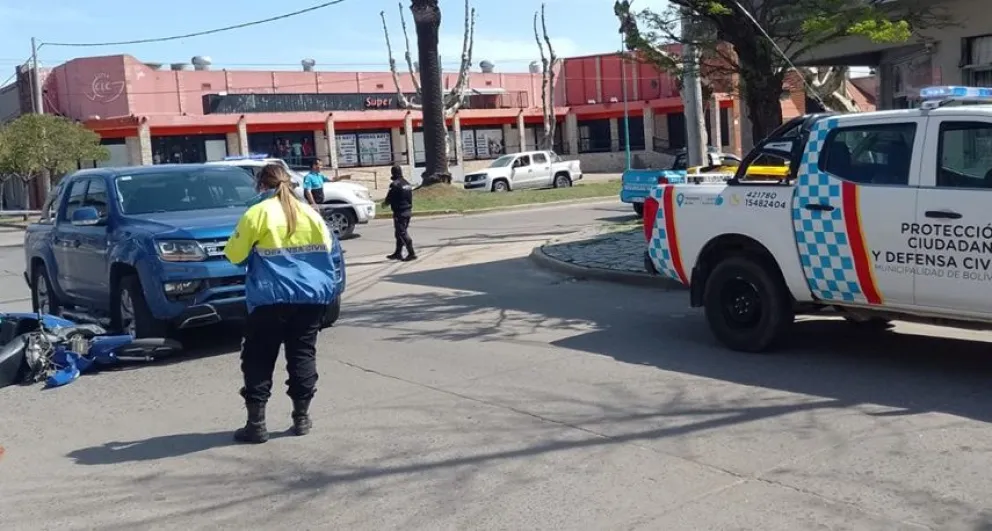 Motociclista resultó hospitalizada luego de una colisión entre una moto y una camioneta