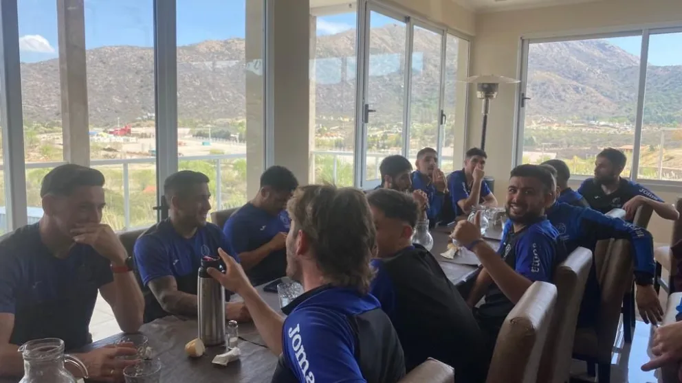 El Club Ciudad de Bolívar llegó a San Luis en la previa de un partido importante para su futuro