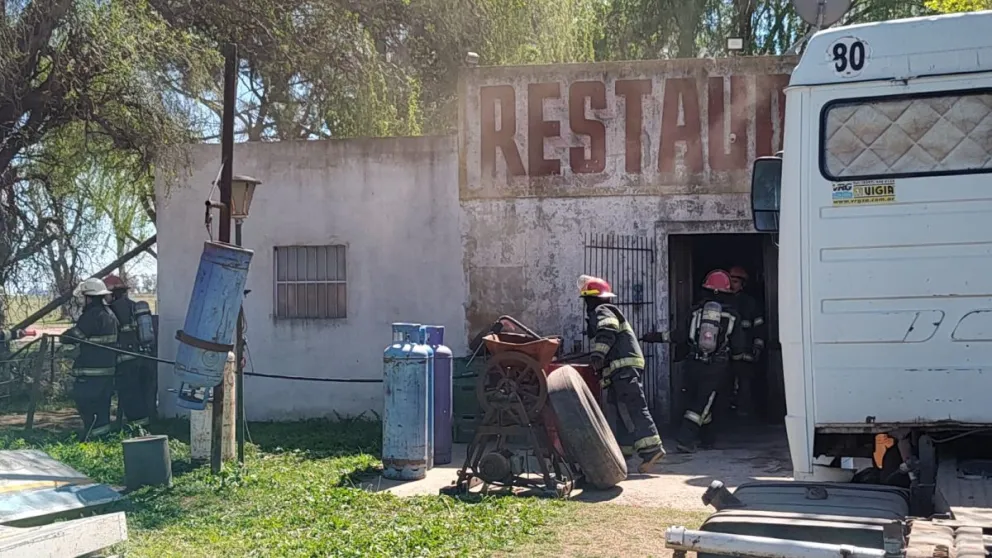 Principio de incendio en un depósito ubicado sobre Ruta 65
