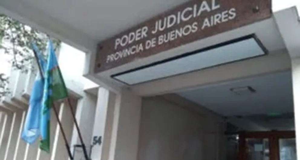 Un juicio por jurados condenó a una madre por abusar sexualmente de su hija menor de edad