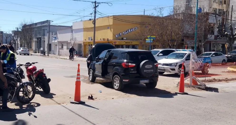 Una camioneta y una motocicleta colisionaron en avenida San Martín