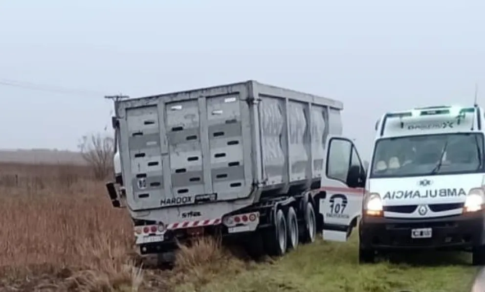 Ruta 65: un camión sufrió un despiste y su conductor fue asistido