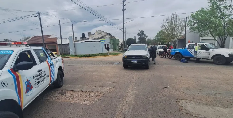 Menor de edad debió ser asistida tras una colisión entre una camioneta y una bicicleta
