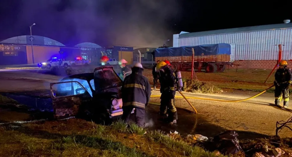 Un 'Fitito' fue calcinado durante la madrugada cerca del hospital Capredoni