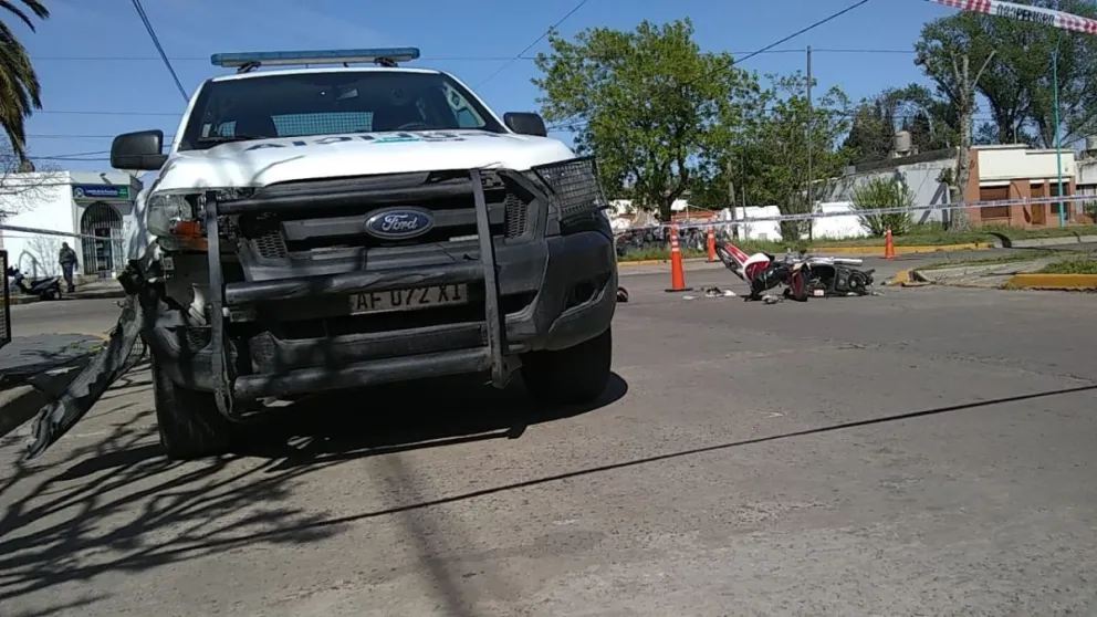 Joven motociclista hospitalizado tras colisionar con un móvil policial en avenida Venezuela