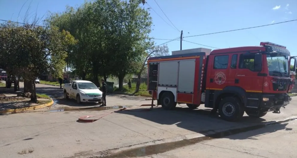 Bomberos Voluntarios trabajaron en un escape de gas en la calle Güemes