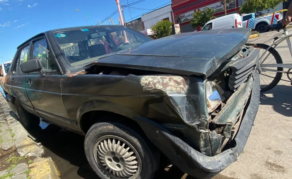 Un automóvil y una camioneta protagonizaron una colisión en avenida San Martín