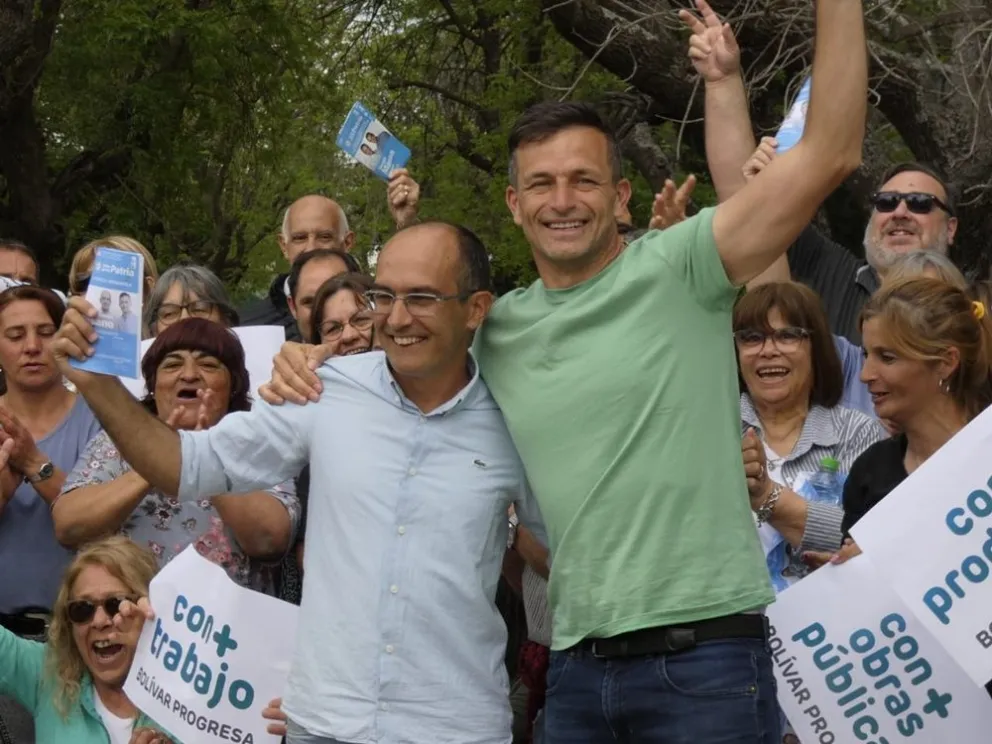Boleta en mano y al grito de "Marcos intendente", el oficialismo salió a la calle en las últimas horas de campaña